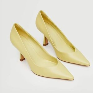 New with tags
Leather